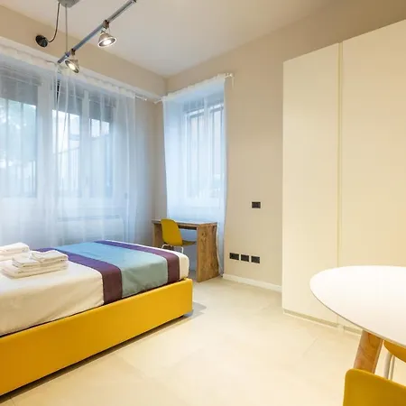 לינה וארוחת בוקר Splendida By Casa Da מילאנו